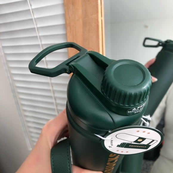 Brand new Starbucks bottle - Picture 8 of 9